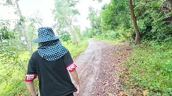 Strolling Thai Girl Flashes Her Pussy By The Roadside With Clear Thai Audio