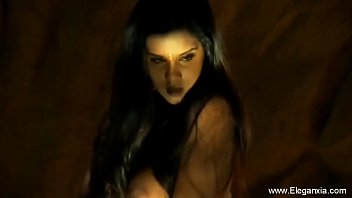 Seductive Bollywood Beauty In Motion