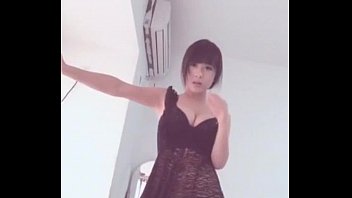 Hot Asian Babe’s Seductive Moves