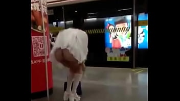 Asian Babe Pulls Out Tampon In Public – Tightassdates.com