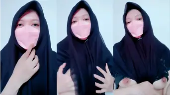 Cecil Hijab Exposed: Groping Her Bare Breasts