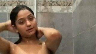 Hot Pakistani Teen’s Private Shower Video Leaked Online