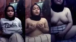Hot Teen In Hijab Fingering Herself