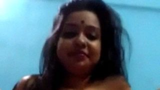 Seductive Indian Temptress Flaunting Her Curves And Teasing Her Wet Pussy