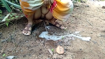 Desi Aunty’s Wild Outdoor Pissing You Can’t Miss