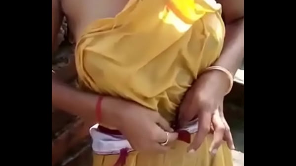 Desi Bhabhi’s Steamy Bath Time Video