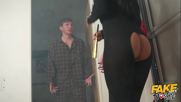 Rowdy Party Girls Treat A Guest To A Wild Threesome At The Fake Hostel