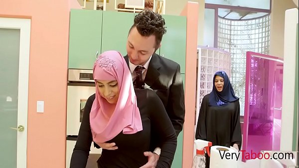 Arab Stepdaughter In Hijab Gets Wild With Ella Knox