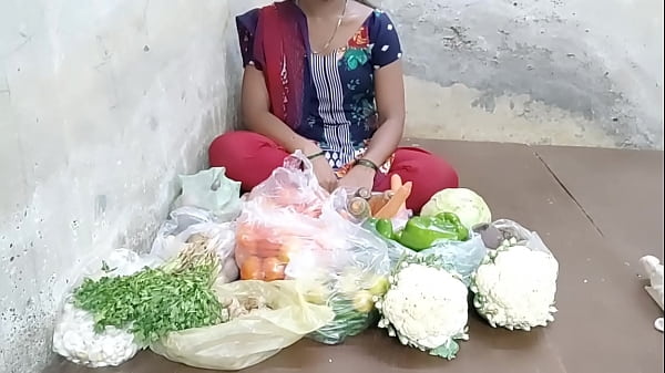 Desi Girl Gets Down And Dirty With A Customer While Selling Vegetables