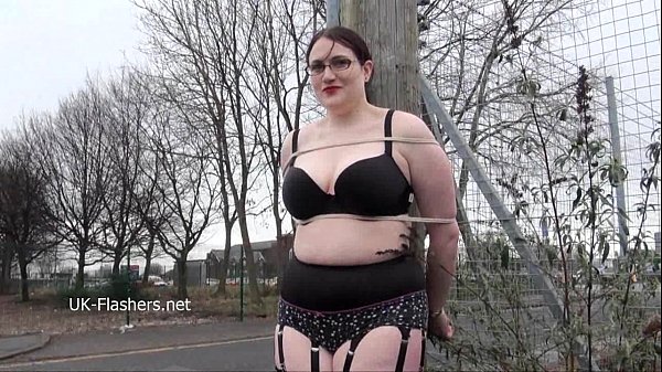 Plump Amateur Exhibitionist Alyss Gets Off In Public With Risky Outdoor Exposure