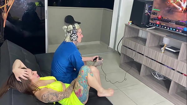 A Mind-blowing Blowjob And Rough Fuck While I Chill And Game – Sarafilms