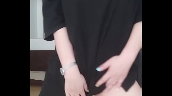 Sultry Streamer’s Wild Ride: Big Spender Pummels Her Tight Little Pussy