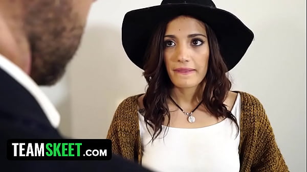 Seductive Latina (penelope Cum) Convinces Realtor Using Her Wet Pussy
