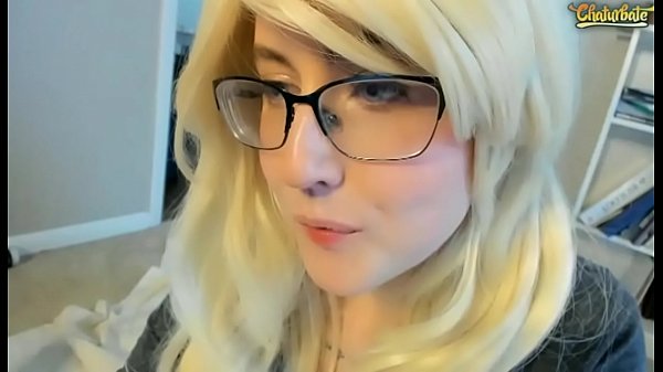Zooming In On A Sexy Blonde Amateur’s Big Clit Webcam Show