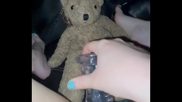 Innocent Arabian Snowwhite’s First Time: A Kinky La Teen’s Tight Wet Pussy Stretched Deep By A Massive Glass Dildo