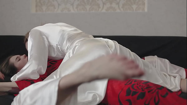 Blonde Grinds Her Wet Cunt Against The Brunette’s Thigh