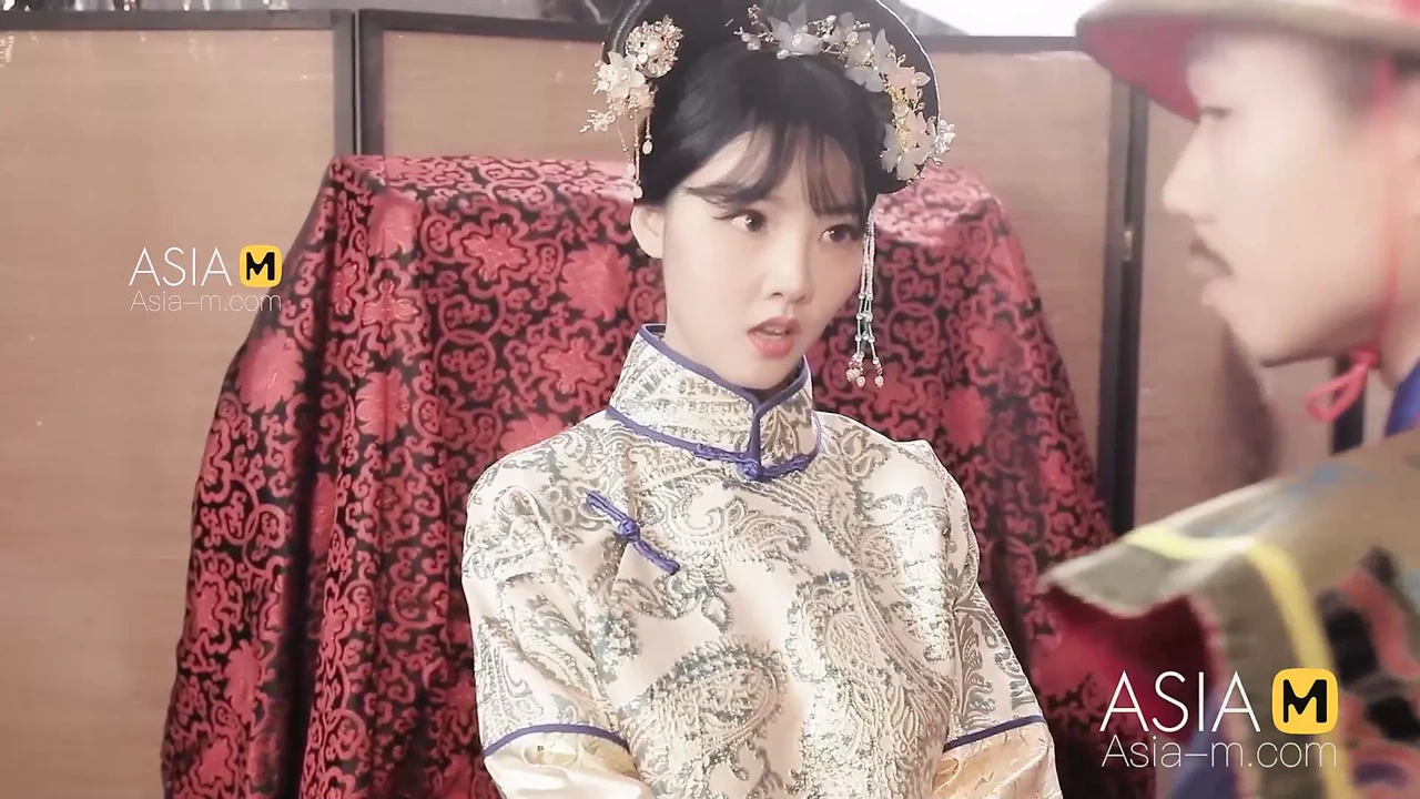 Forbidden Palace Desires: Chen Ke Xin’s Captivating Seduction In Mad-040