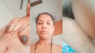South Indian Babe Fingers Her Hairy Wet Pussy In A Steamy Mms Clip