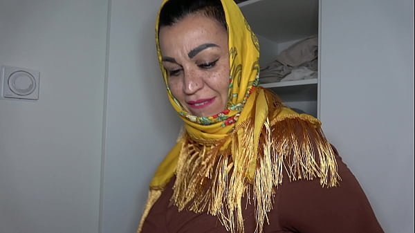 Arab Hijab Step-mom’s Voluptuous Curves Unleashed