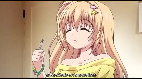 Mona China Gimiendo