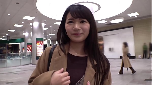 胸を密着させて舌を絡ませる！客を誘惑して味わう！ぶりっ子美容師見習いのぬるつきオイルseックス！