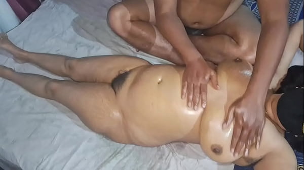 Desi Indian Hot Bhabhi Gets A Full Body Nude Oil Rubdown