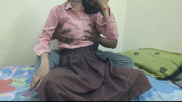 भारतीय कॉलेज की छात्रा अपने बॉयफ्रेंड के कमरे में जोरदार चुदाई करती है