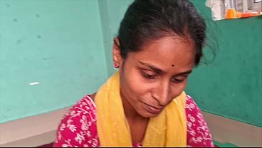 Desi Bhabhi Ko Padosi Ne Zor Se Chod Diya, Uski Cheekhen Gali Mein Goonjne Lagi