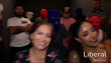 Mega Orgía Con Chicas Sexys, Les Dan Mucha Verga Y Chorros De Leche