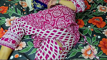 Step Mom Ki Tight Trouser Phati, Aur Step Son Ne Uski Gili Phudi Mardi, Round Ass Hilaya