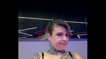 No Ano Novo Fui Treinar Na Academia Com Um Vibrador Enfiado Na Buceta, Adorei Gozar Gostoso, O Melado Escorreu Pelas Minhas Coxas E Fiquei Toda Molhadinha