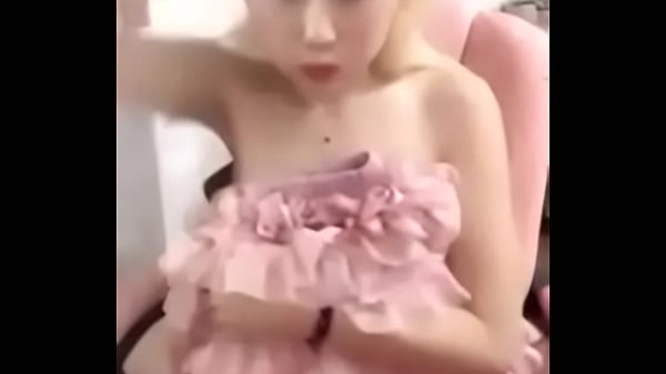 Hot Chinese Babe Ready To Get Wild