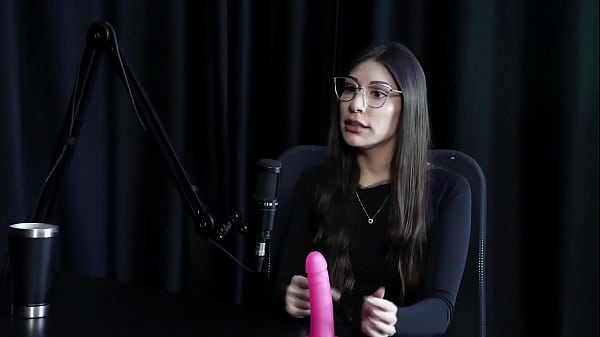 Nunca Deu Liberdade Pra Família, A Mãe Odeia Sexo, O Contraste Do Garganta Profunda – Melina Khalifa (assiste No: Sheer/red)