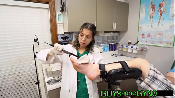 Perverted Podiatrists Mi Monroe & Aria Nicole Exploit Male Patients’ Helpless Feet @guysgonegyno – Reup