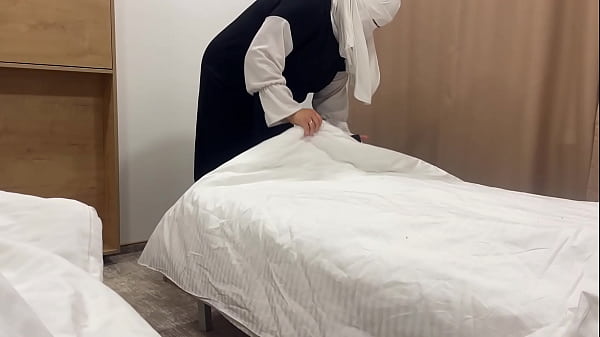 Arab Maid Lures Hotel Guest Into Her Room, Teasing Him With Her Wet, Tight Pussy Until He Can’t Resist