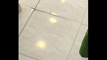 شرموطة مصرية نار، صاحبة البيت بتتنيك من سباك وصاحبه، كلام يهيج الصوت واضح والجسم ملبن