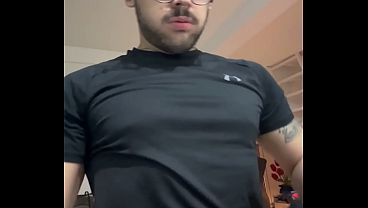 Macho Gostoso, Todo Suado Da Academia, Se Tocando Gostoso