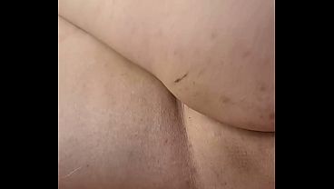 شرموطة مصرية مربربة جسم ملبن بتتناك على كسها الوردي في سكس عربي حار