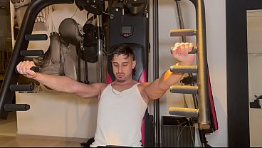 Nos Tiramos A La Del Gym, Doble Penetración Y Sentadillas Calientes En El Gimnasio