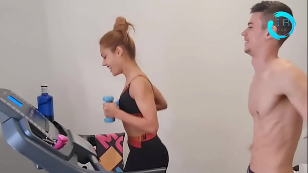 Amanecer Caliente En El Gym, Sudor Y Piernas Abiertas Al Ritmo De La Barra