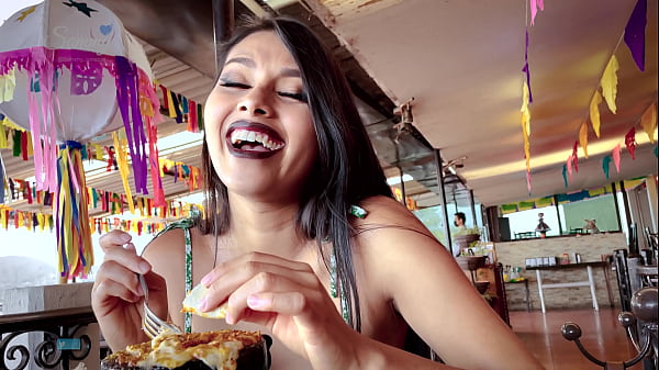 Mexican Teen Ready To Trade Her Pussy For Cash While Her Boyfriend’s Late At The Restaurant