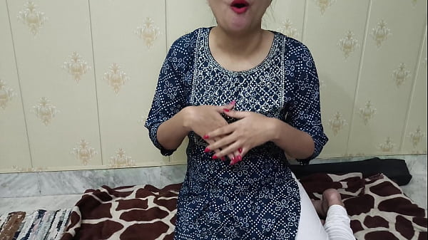 बड़े सौतेले भाई ने छोटी सौतेली बहन को रात में अकेला छोड़ दिया, उसकी सिसकियाँ और गर्म साँसें हिंदी में कानों में गूँज रही हैं